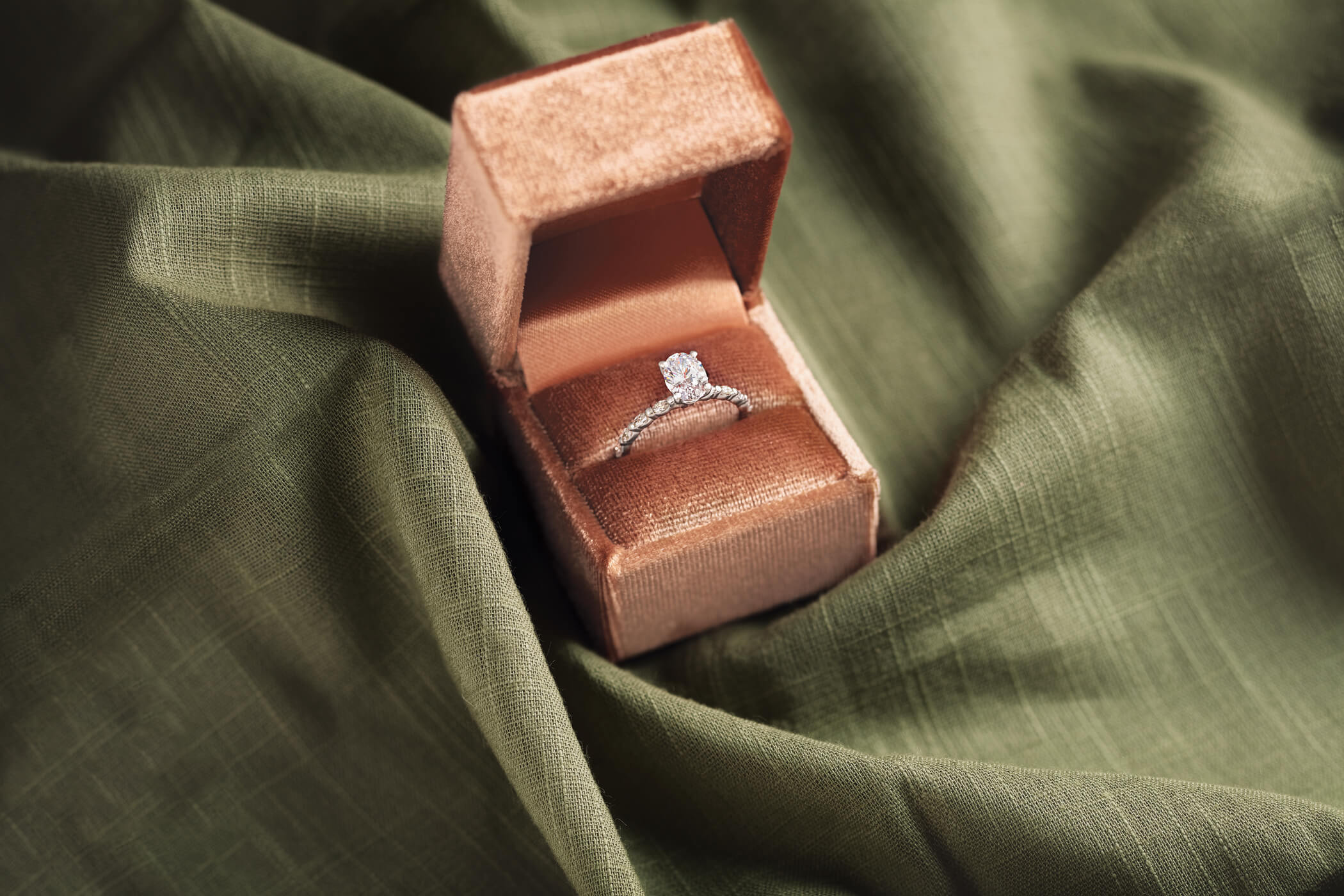 Engagement Ring Trends in 2024: A Guide to Finding Your Perfect Ring