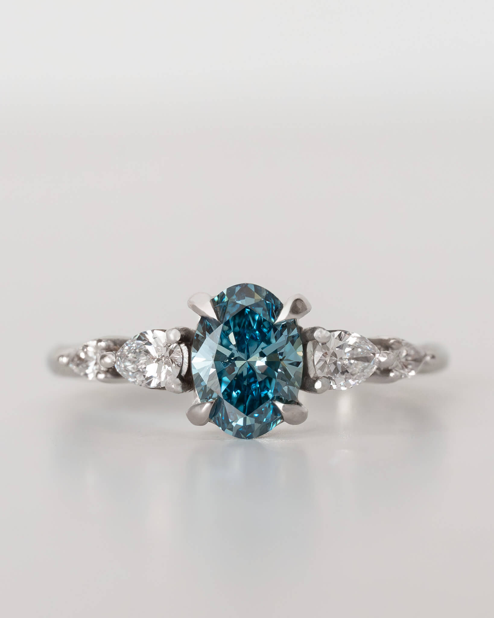 The Evalin Ring Blue Diamond